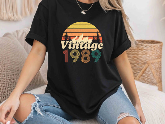 Vintage 1989 Sunset Theme Graphic T-Shirt – Adventure Shirt with Forest Wilderness Design, Perfect for Outdoorsmen and Nature Enthusiasts