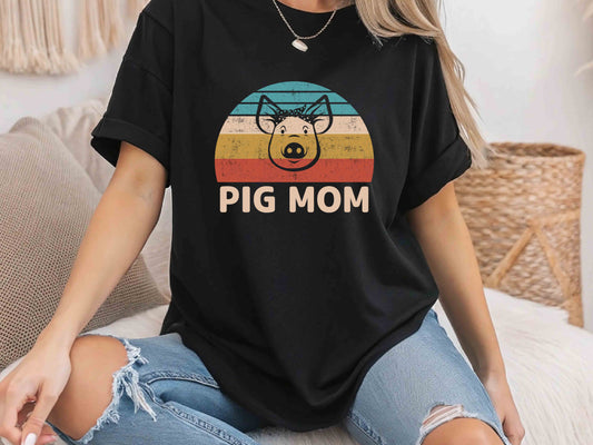 Vintage Pig Mom T-Shirt – Retro Pig Graphic Tee for Pig Owners, Cute Farm Animal Shirt, Perfect Gift for Pig Lovers