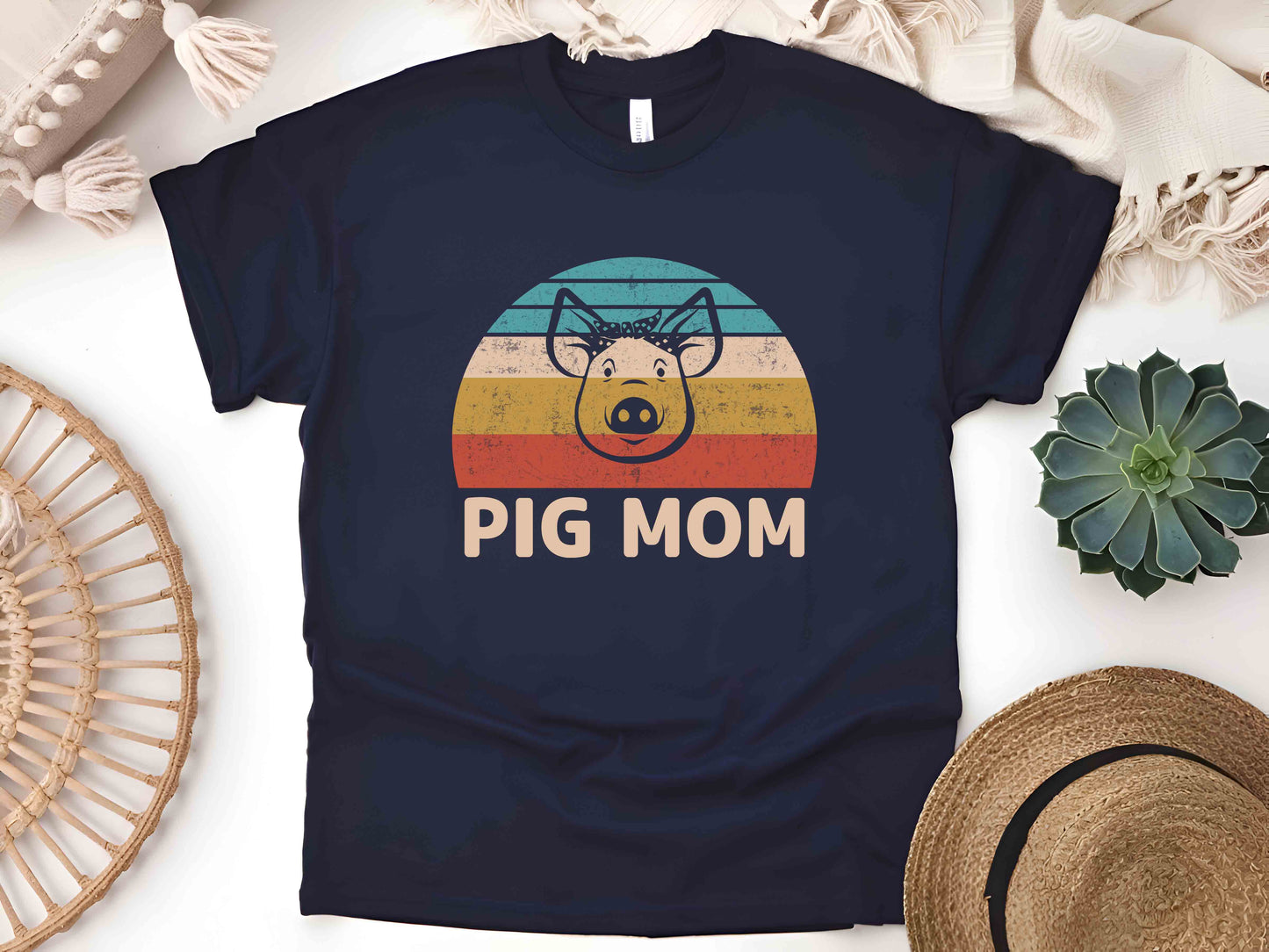 Vintage Pig Mom T-Shirt – Retro Pig Graphic Tee for Pig Owners, Cute Farm Animal Shirt, Perfect Gift for Pig Lovers