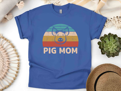 Vintage Pig Mom T-Shirt – Retro Pig Graphic Tee for Pig Owners, Cute Farm Animal Shirt, Perfect Gift for Pig Lovers