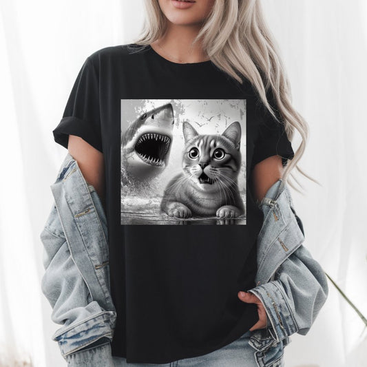 Funny Cat Selfie with Shark – Hilarious Ocean Adventure Cat Lover T-Shirt