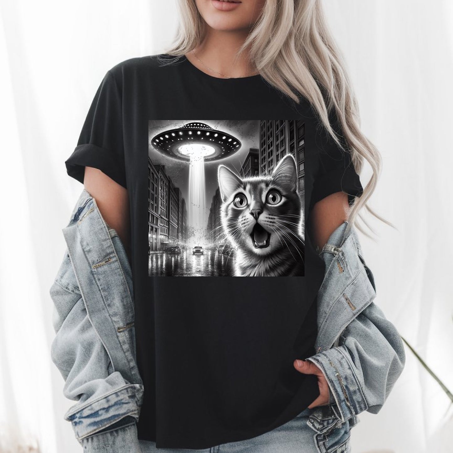 Cat Selfie with UFO – Funny Alien & Sasquatch Cat Lover T-Shirt