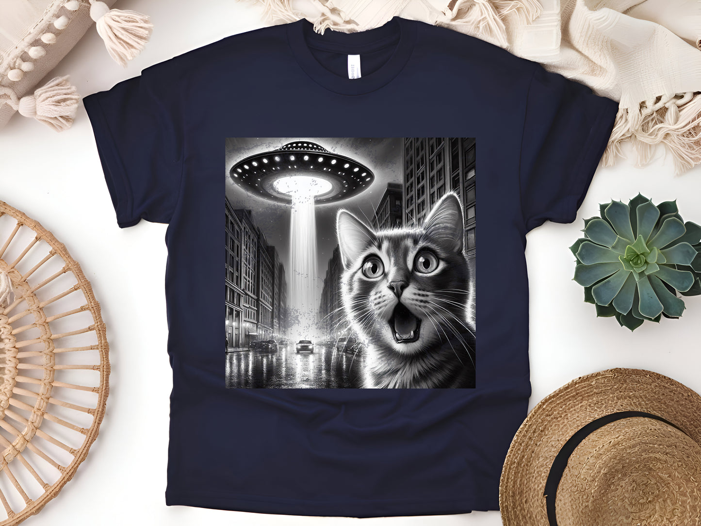 Cat Selfie with UFO – Funny Alien & Sasquatch Cat Lover T-Shirt