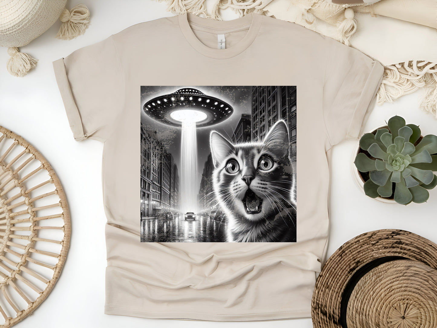 Cat Selfie with UFO – Funny Alien & Sasquatch Cat Lover T-Shirt